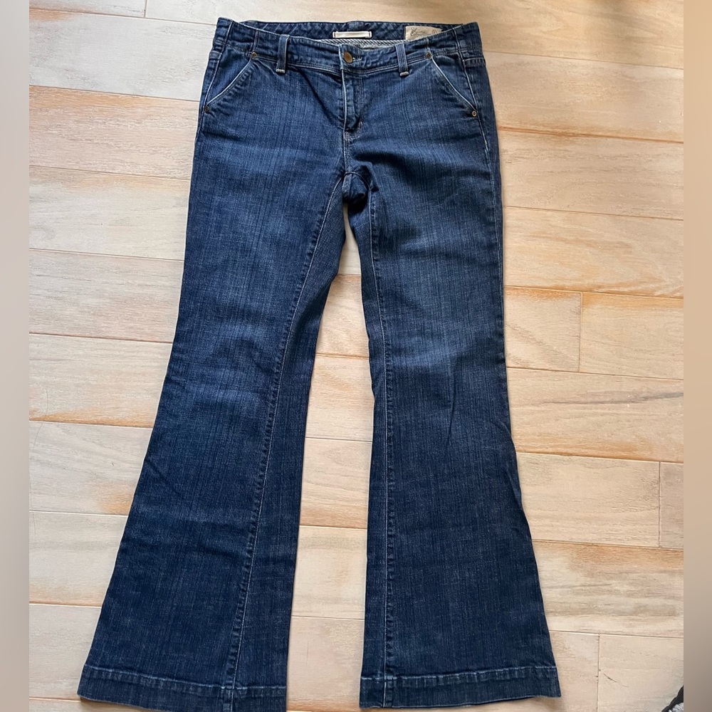 Classic Gap wide leg jeans. Mid-low rise. 99% cotton/1% spandex